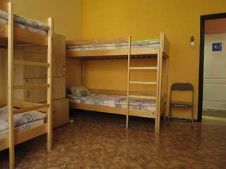 Хостелы Хостел Delil Киев Кровать в общем 6-местном номере для женщин-1