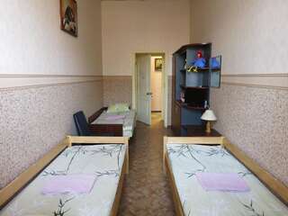 Хостелы Хостел Delil Киев Стандартный трехместный номер-1