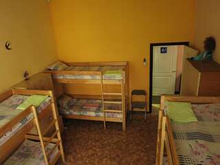 Хостелы Хостел Delil Киев Кровать в общем 6-местном номере для женщин-2